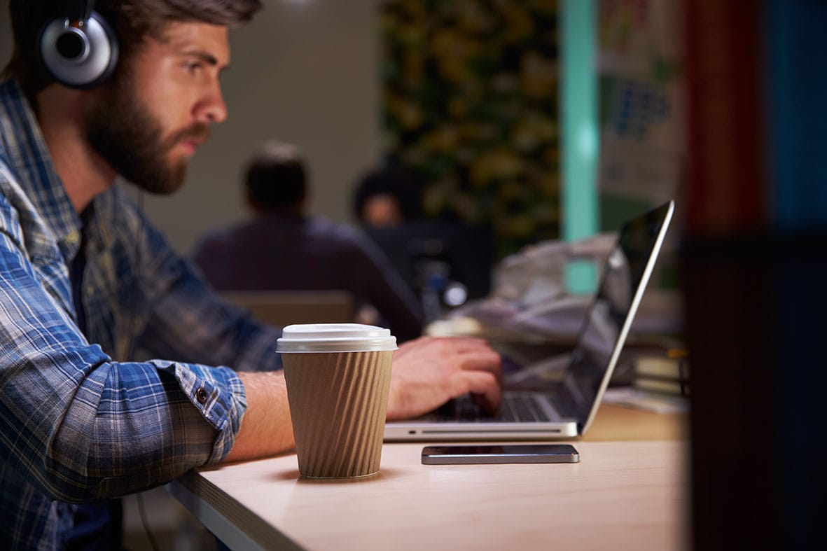 Man working at Hotdesk